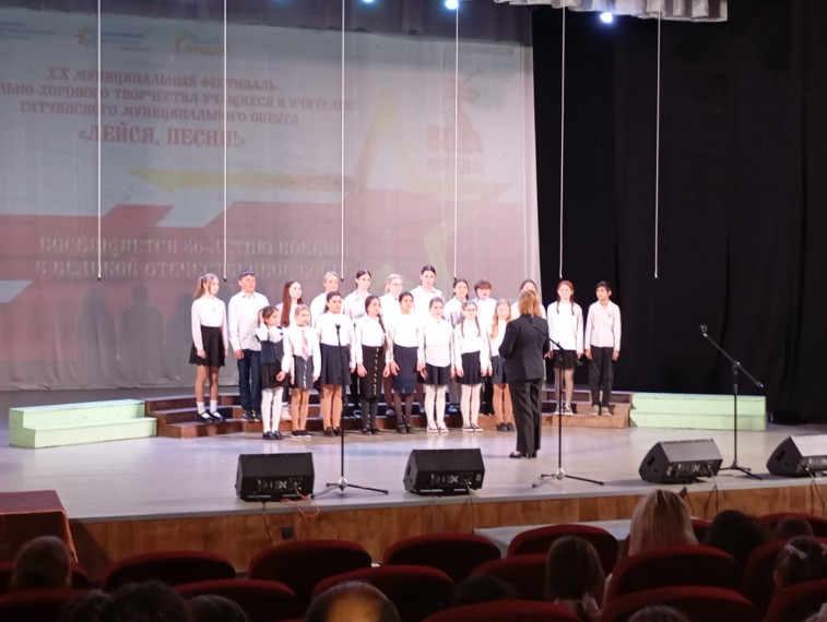 Выступление Хора "Песенка".